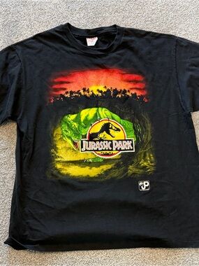 Vintage Jurassic Park Black Graphic Tee with Dinosaur Print